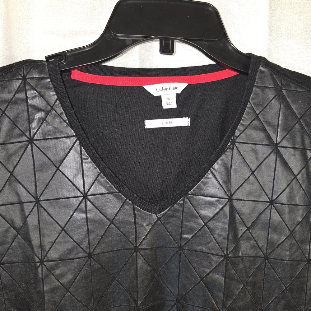 Calvin Klein Mens XL Slim Fit V-Neck T-Shirt Black Geometric Faux Leather Panel